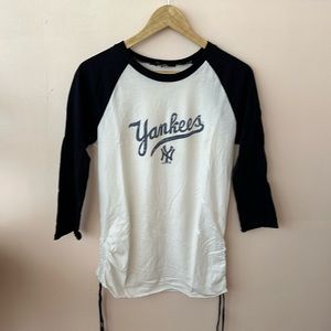New York Yankees long sleeve tee.
